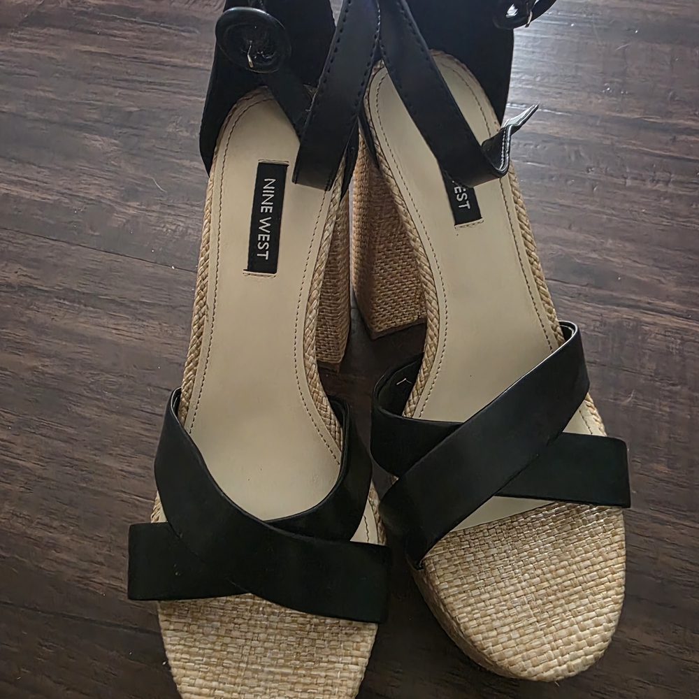 Nine West Black and Tan Women's Sandals